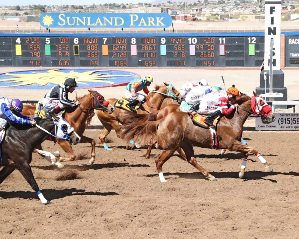 Horse racing at Sunland Park in New Mexico