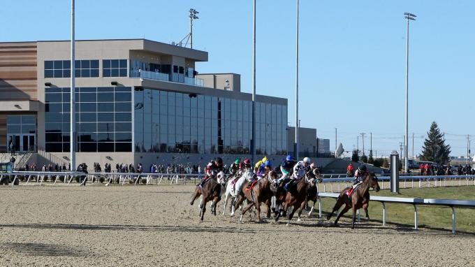 Turfway Park horse racing in Kentucky