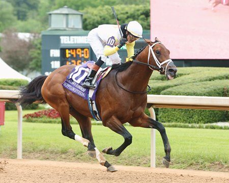 Skippylongstocking winning at Oaklawn Park